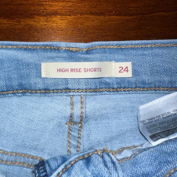 Levi’s 501 high rise jean shorts - Picture 3 of 3
